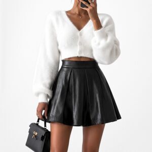 Vintage Y2K Black High Waisted Pleated Skater Flared Faux Leather Mini Skirt XS